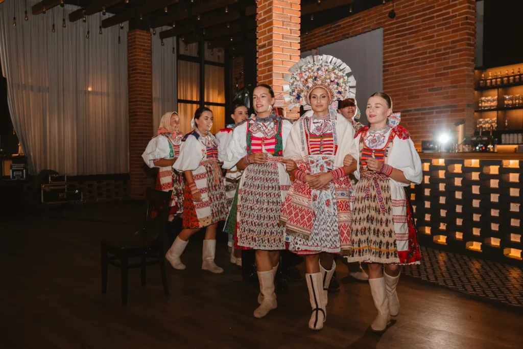 Svadobné zvyky polnočné čepčenie nevesty